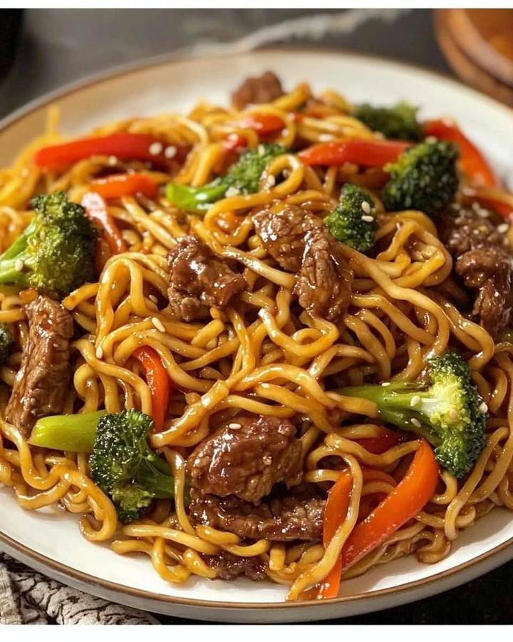 Macarrão Frito de Carne G (3-4 Pessoas)